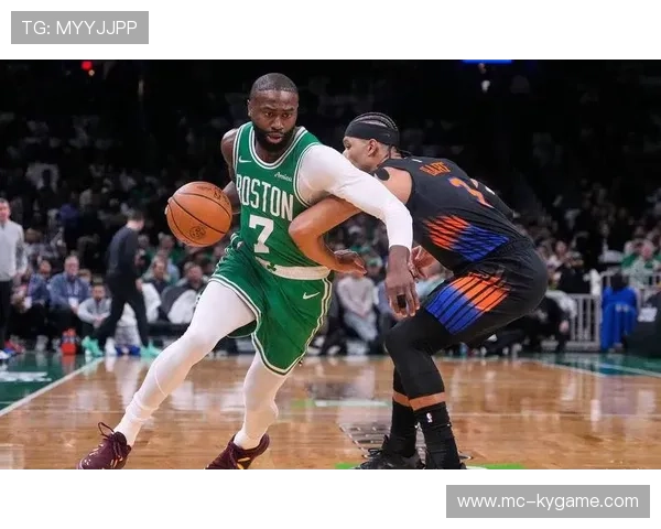 凯尔特人反击如风,布朗带领全队迅速追分 凯尔特人反击如风,布朗带领全队迅速追分